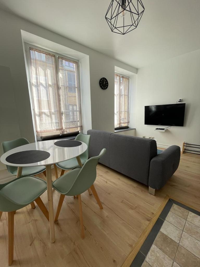 Appartement Le Petit Charcot Charleville-Mézières エクステリア 写真