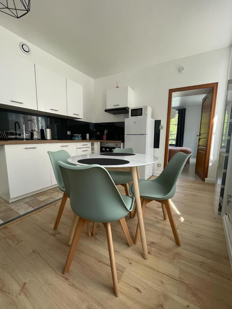Appartement Le Petit Charcot Charleville-Mézières エクステリア 写真